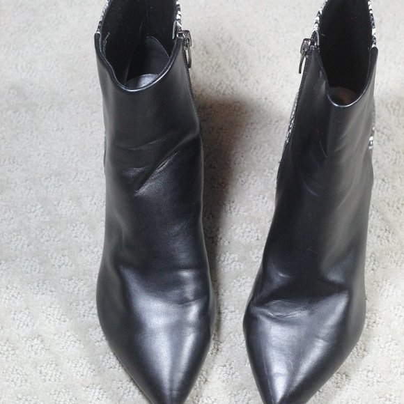 Nine West Size 8M Black and White Snakeskin Printed 2.5" Block Heels - Picture 2 of 7